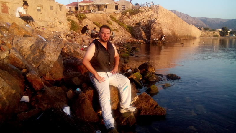 Mohamad rett etter at han kom i land på øya Chios etter å ha krysset
Middelhavet i gummibåt. (Foto/Photo)