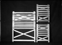 Sammenleggbare enkle hagemøbler. Tre bilder.