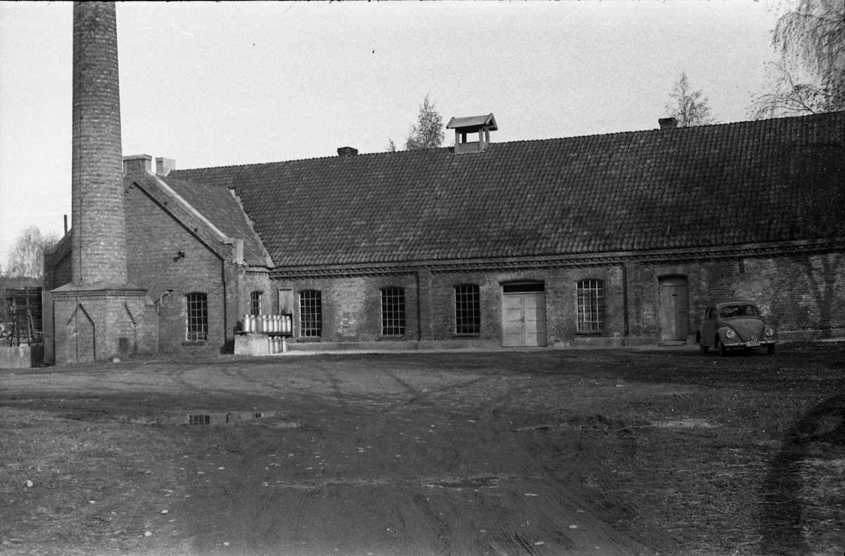 Fossen Meieri på Skreia høsten 1949. Bildet er tatt etter at meieridriften var opphørt, og erstattet av vaskeri og fryseri.