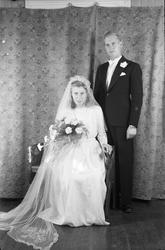 Brudeparet Mary Ulsrud og Johan Johansen. Serie på 9 bilder.