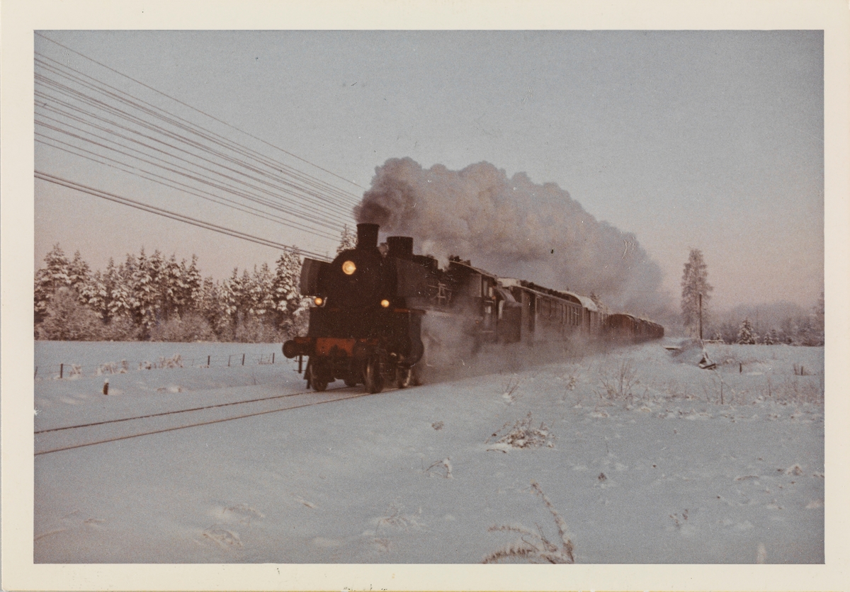 Damplokomotiv type 26c nr. 411 med godstog fra Kongsvinger til Elverum