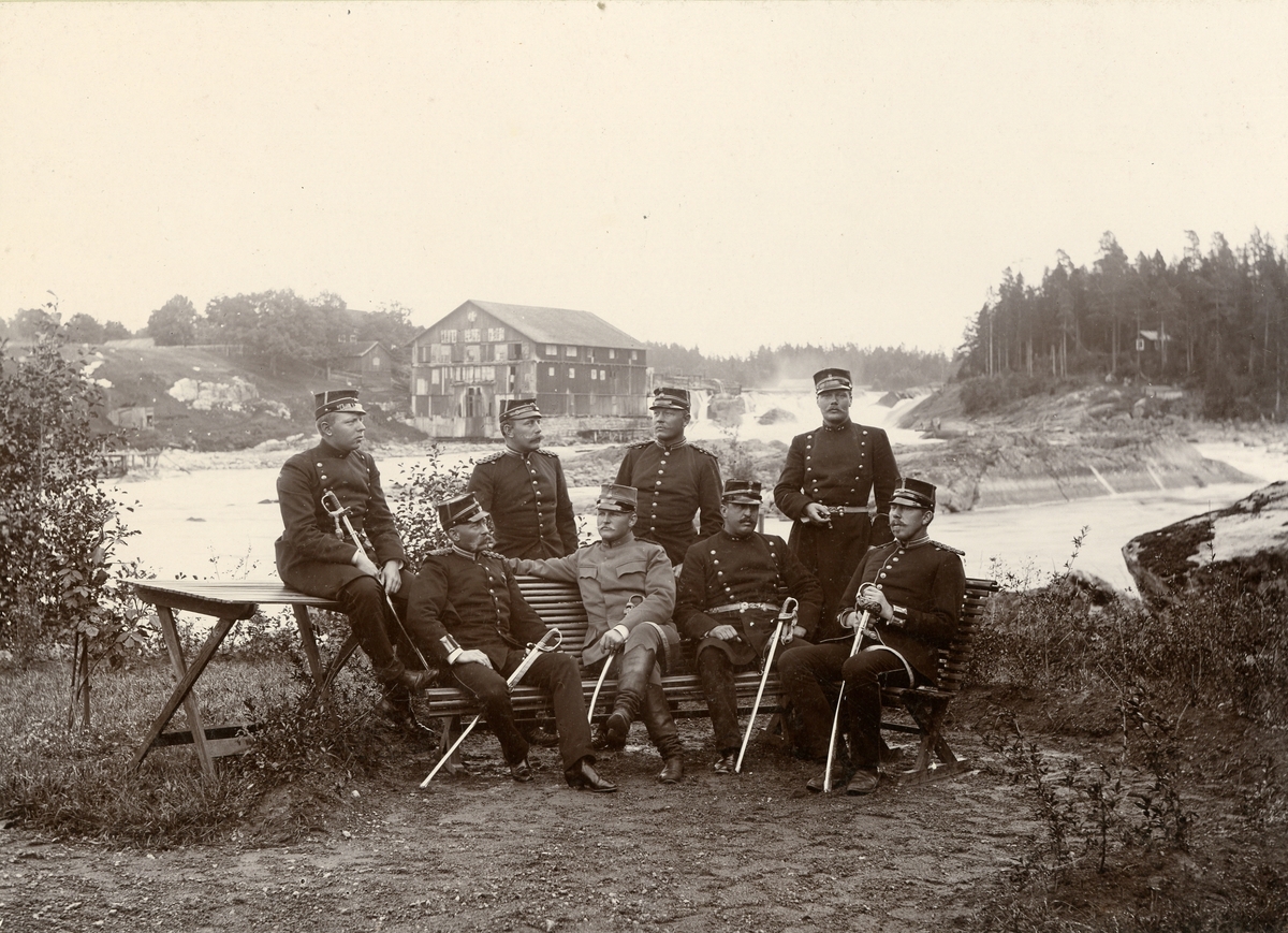 Grupporträtt av officerare på Laxön, 1891. För namn, se bild nr. 3.
