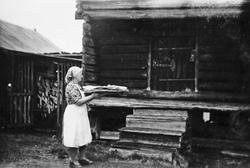 Klær, uthus, baking, Marit Hansson (bakstkjerring)