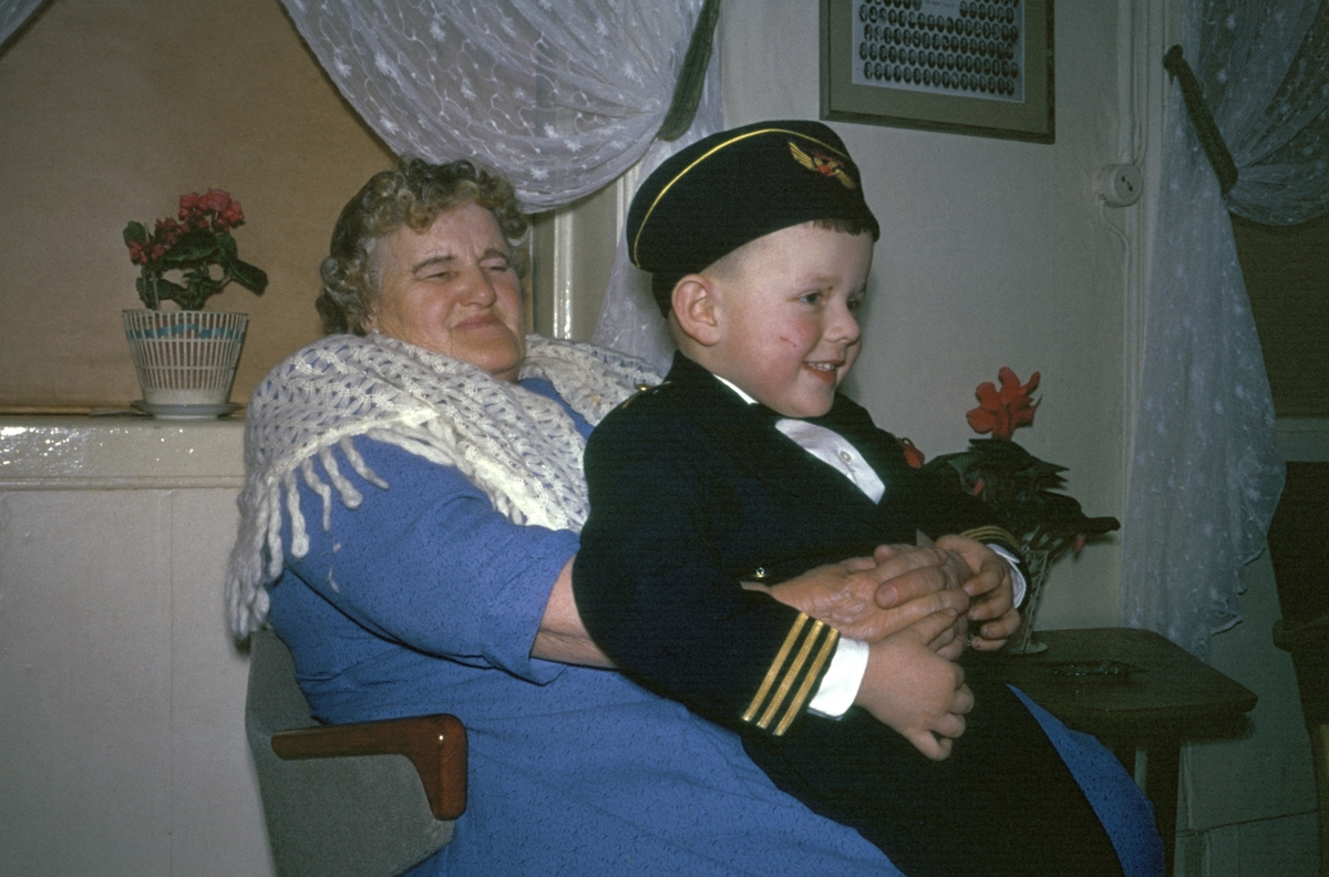 Mormor Ruth, og Rune Nilsen, ca 1960/61.