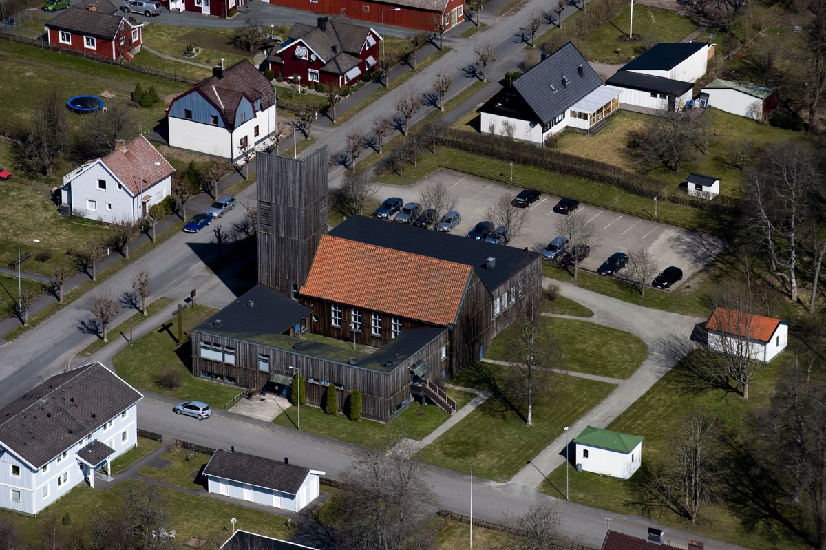 Flygfoto över Bodafors kyrka i Nässjö kommun.