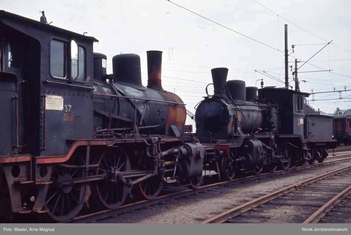 Utrangerte damplokomotiver type 21c nr. 371 og 21b nr. 315