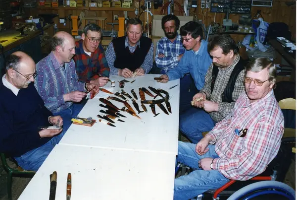 Hadeland Knivklubb i snekkerverkstedet på Hotell Hadeland.