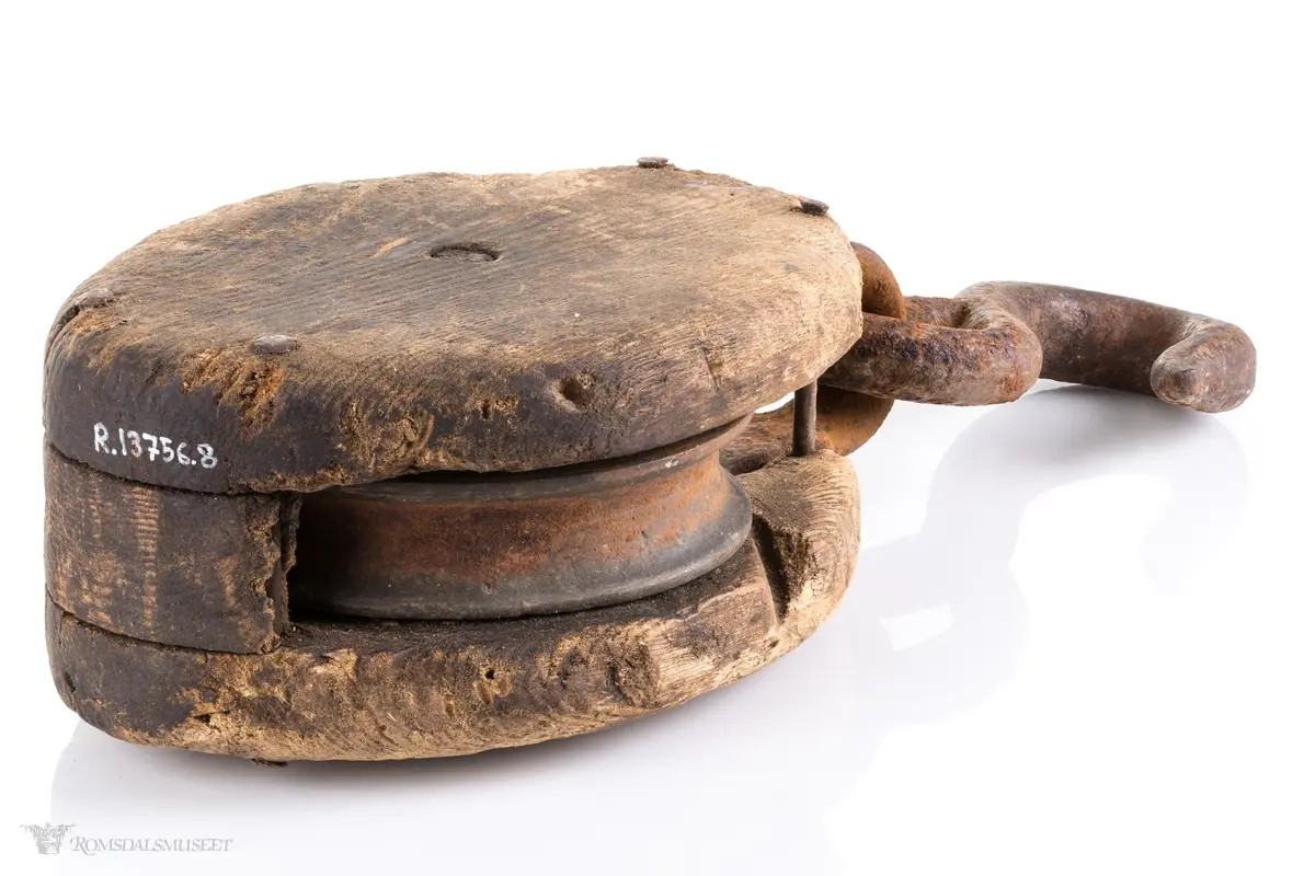 Enkeltskåren blokk med jernskive og jernkrok.