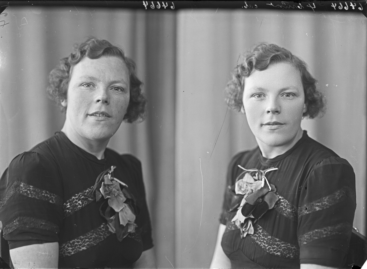 Portrett. Familiegruppe på to. Mor og datter. Ung kvinne og ung pike. Bestilt av Fru Adolfsen. Øvregt. 70