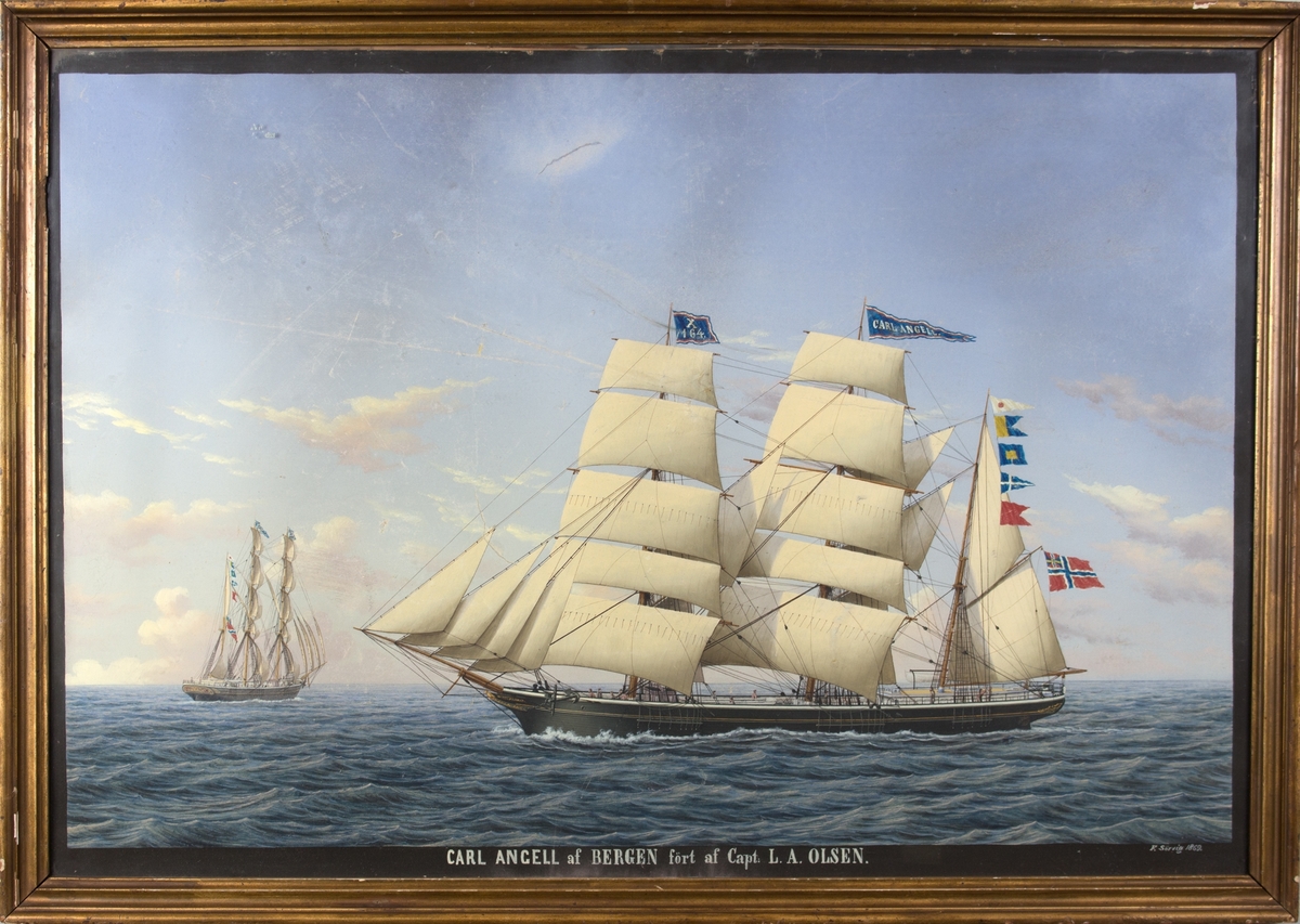 Skipsportrett av bark CARL ANGELL på åpent hav. Tvillingportrett, skipet sees også fra akter til venstre i motivet. Skipet fører signalflagg X 164, signalflagg, navnevimpel og norsk flag med unionsmerke. 13 mann på dekk.