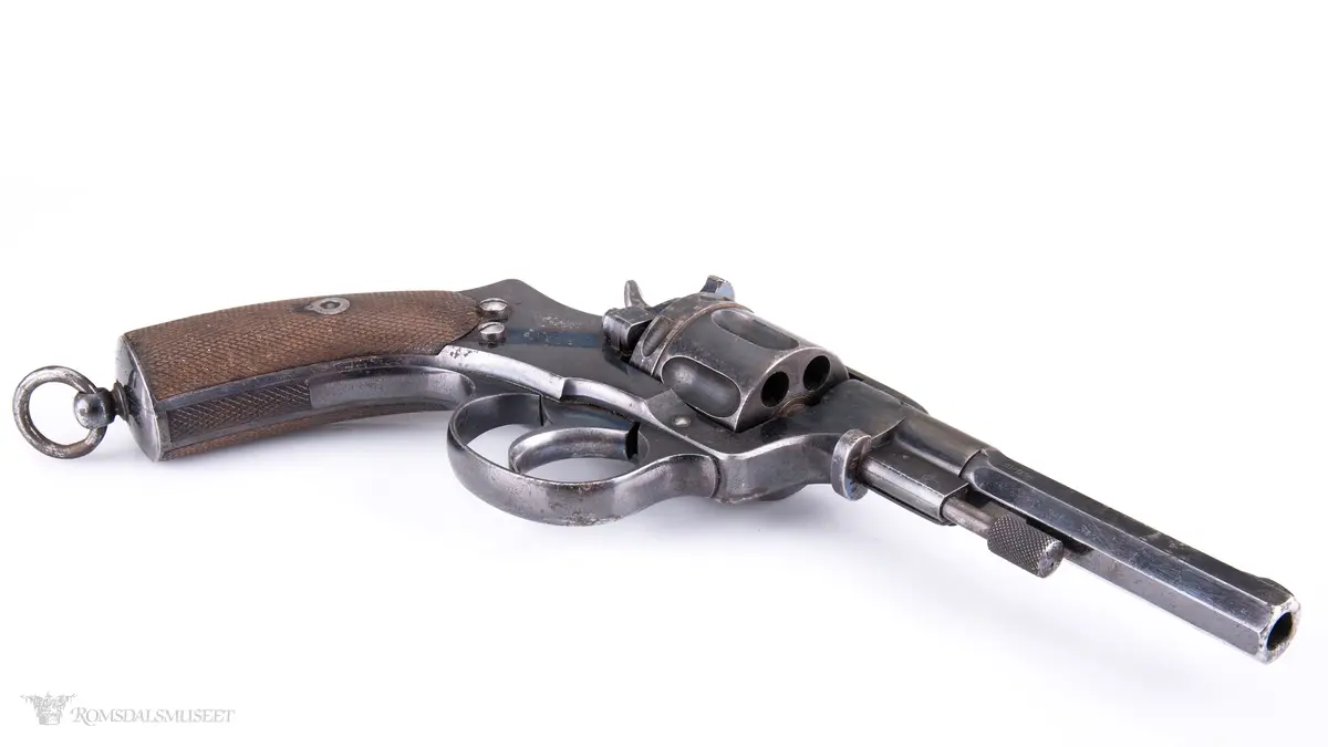 Diagonalt rutenett. B)  Sting i lys konttrastfarge rundt kanten.