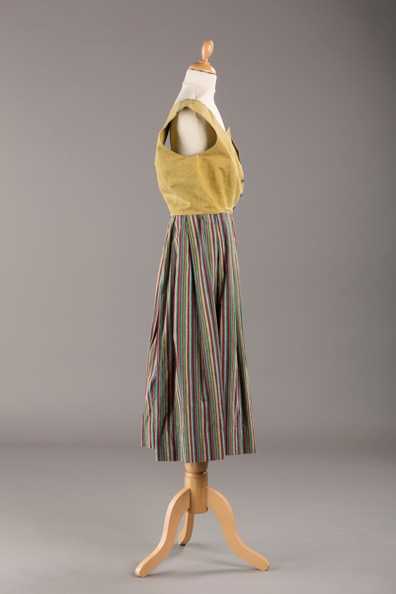 Striper i renningen i skjørtet