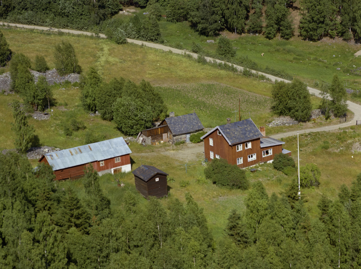 Sør-Fron, Hundorp. Gardsbruket Breivegen nørdre. Bygninger, kulturlandskap, gårdsbruk