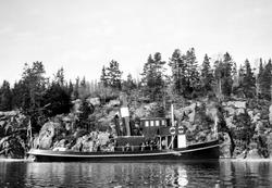 Dampbåten D/S Mørkfoss ved Mørkfoss i Spydeberg våren 1924. 