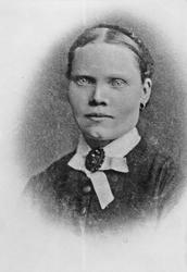Portrett av kvinne. Kirsti Olesdatter? f 22. 4. 1863 d. 24. 