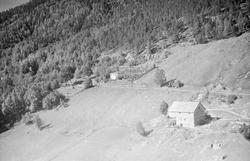 Landskap, låven på Bjørkli, antatt Skogly bak, Hundorp, Sør-