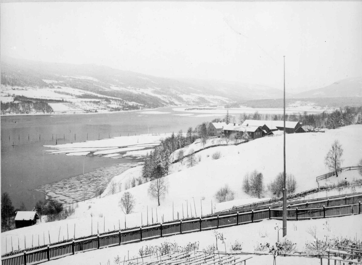 Repro: Nedre Sorgendal gård, vinterbilde.