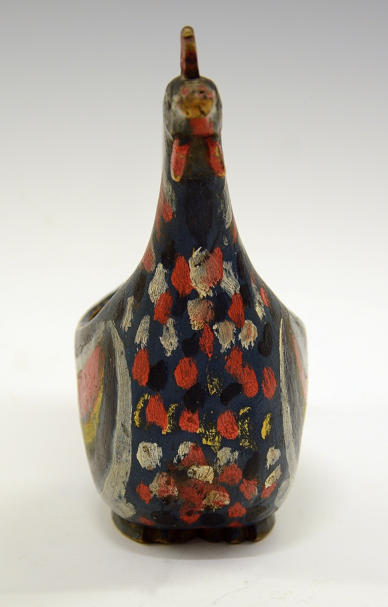 Ølhane. Fra protokollen: Eiskildskop i form av en hane; malt blaa med brogede fjær.