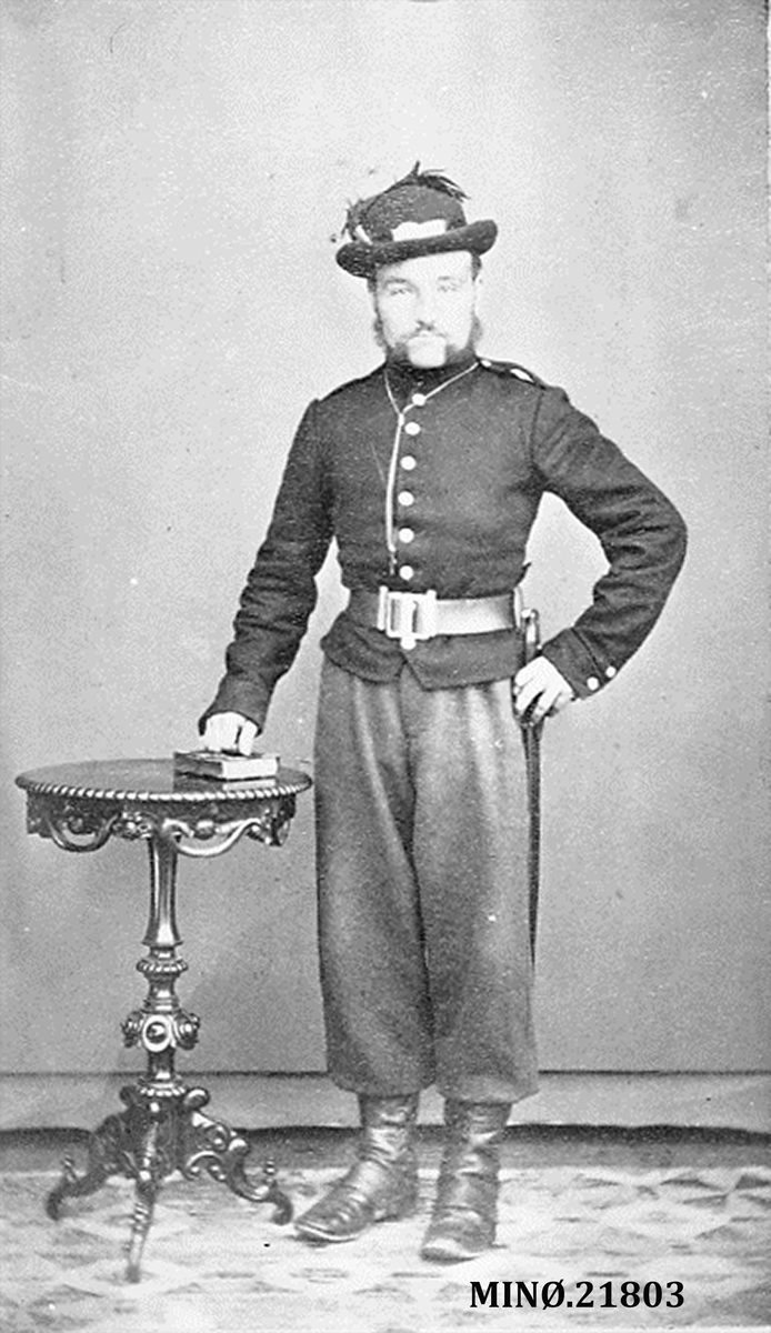 Mann i uniform. Ferdinand Grøtting (1853-1935)