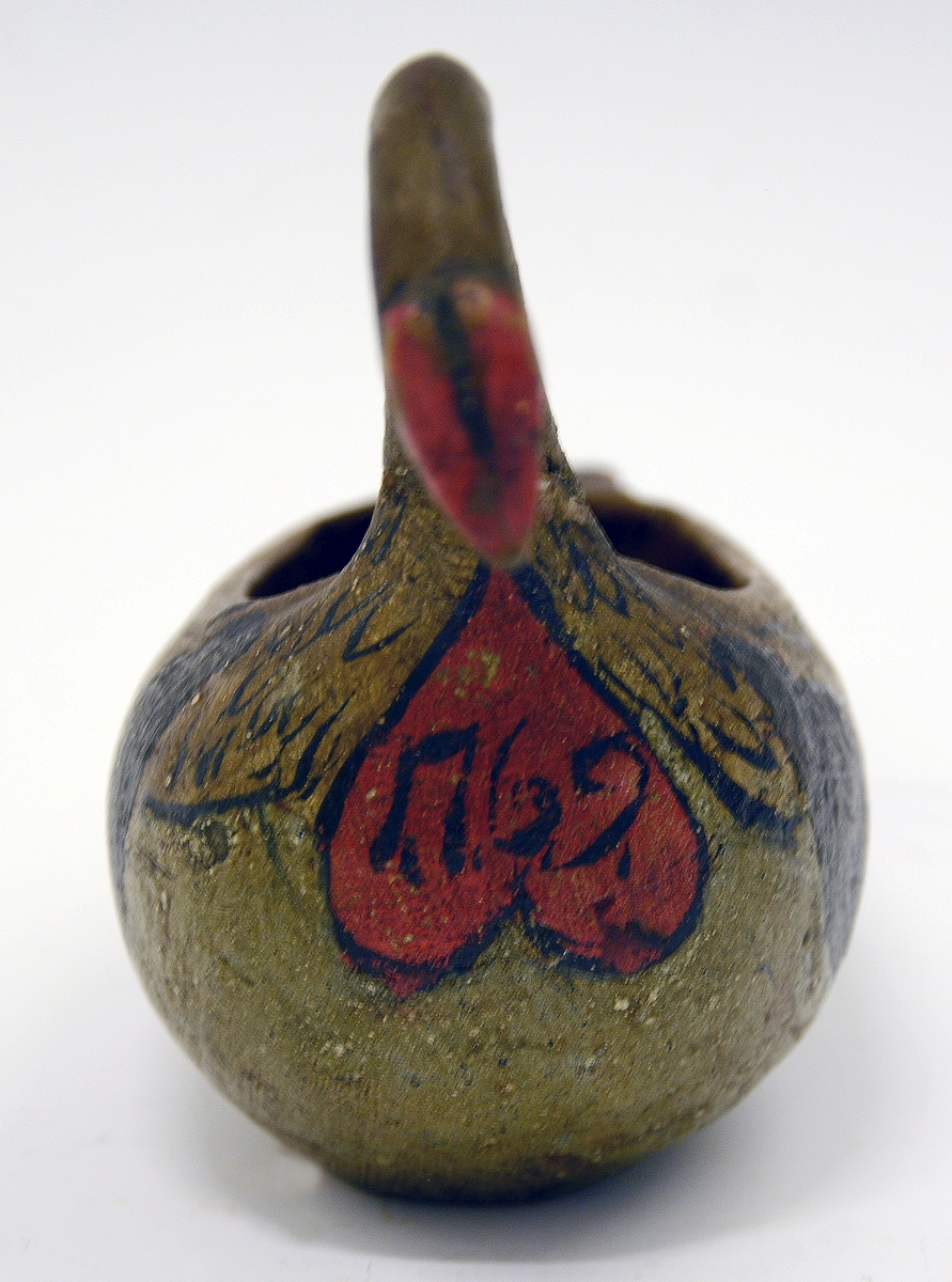 Øland med lang hals, malt i flere farger og datert 1769. Fra protokollen: 13 høns (A-M) til at øse med.