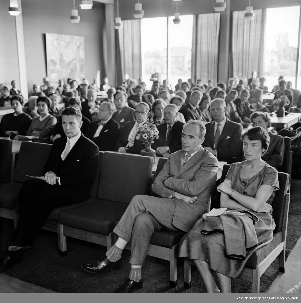 Universitetet på Blindern. Velferdsbygget innvies. Foran sitter samferdselsminister Trygve Bratteli med sin kone Randi. August 1961