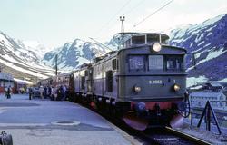 Myrdal stasjon med persontog 1887 til Flåm, bestående av lok