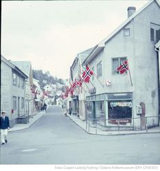 Norske flagg i Elvegaten i Egersund