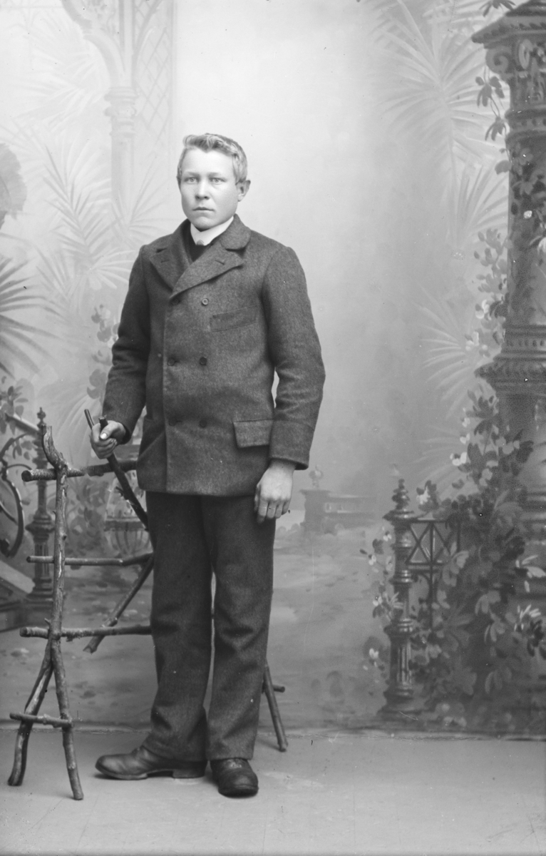 Portrett. Ungdom. Helfigur. Ole J. Kjorstadmoen