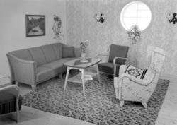 Sofa, ørelappstol,stol og salongbord.