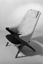 Lenestol med høg rygg.