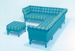 Sofagruppe. Hjørnesofa med tilhøyrande fotskammel.