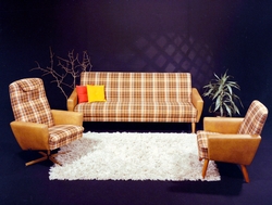 Sofa, lenestol og svingstol.