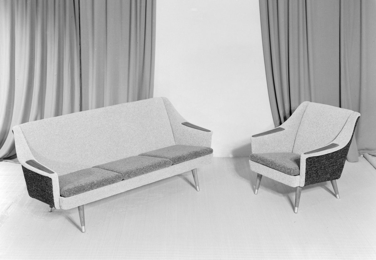 Salong. Sofagruppe med sofa og lenestol.