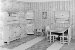 Spisestovemøblement. Spisestove, veggskap, kistebord, hjørne