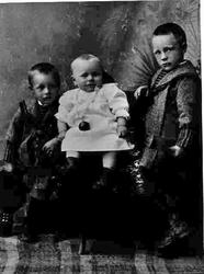 Portrett av tre bedårende barn