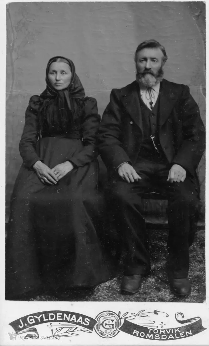 Ektepar, Kirkesanger Elias Krabbevik og hustru, Johanne født Oterhals