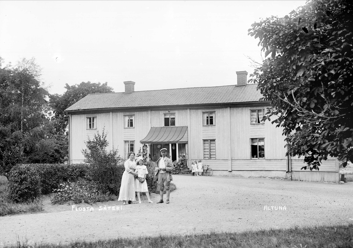 "Flosta Säteri, Altuna med familjen Oskar Ahlberg", Uppland 1918