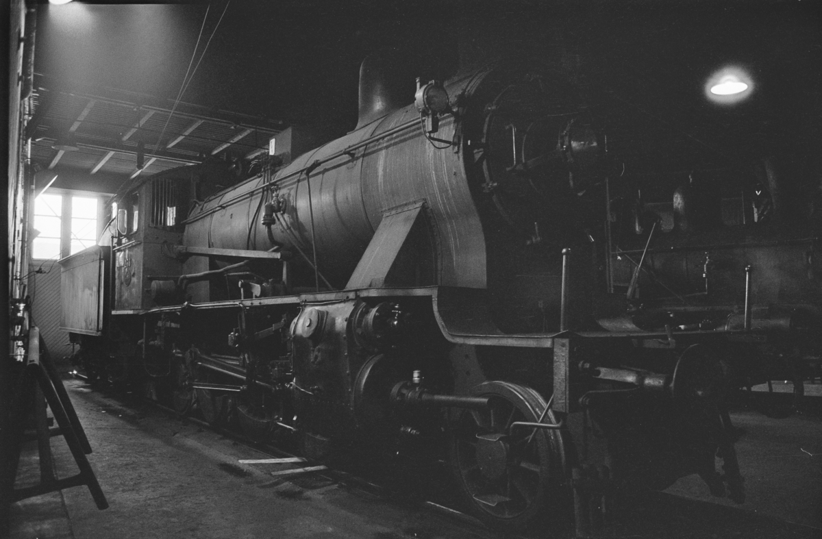 Utrangert damplokomotivtype 24b nr. 236 i lokomotivstallen på Sundland i Drammen.