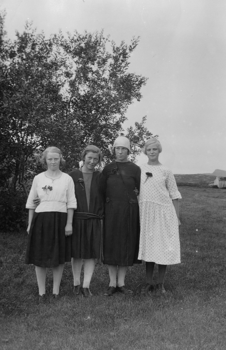 Fire unge kvinner.