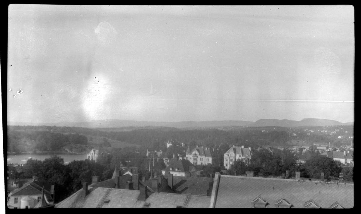 Utsikt vestover mot Bygdøy fra Thomas Heftyes gate 42, Oslo. Fotografert 1925.