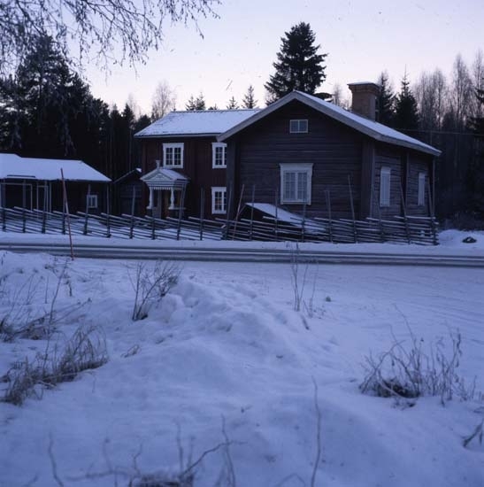 "Lillgården". Vinter i Runemo 16 januari 2001.