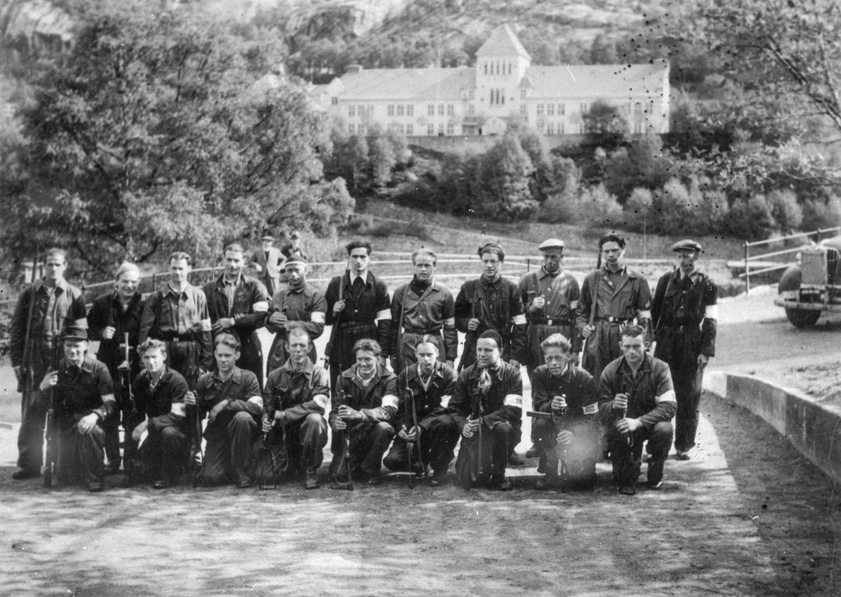 Heimefrontkjemparar i Tyssedal i mai 1945.