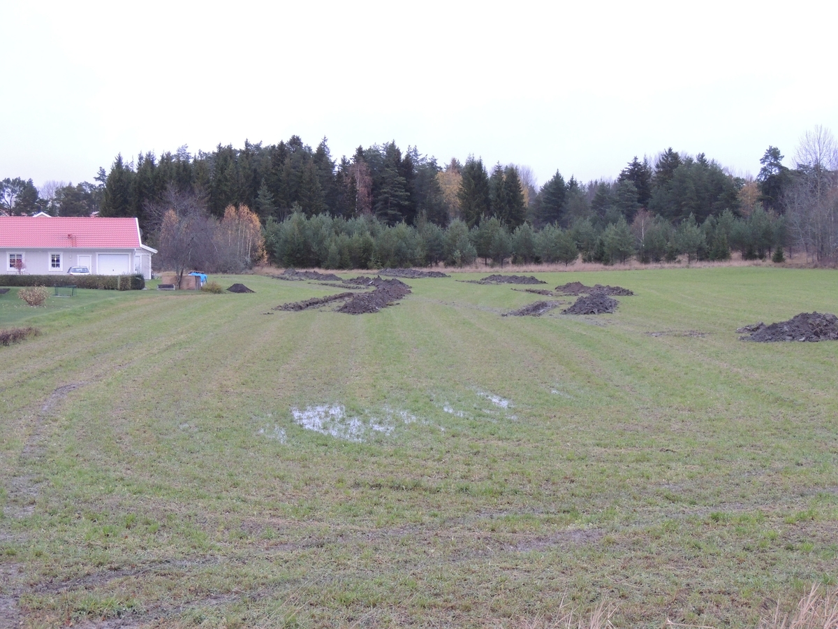 Arkeologisk utredning, schaktning avslutad i områdets norra delar, södra Gunsta, Funbo socken, Uppland 2017