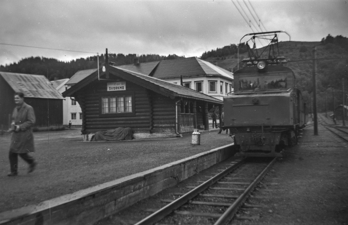 Thamshavnbanens lokomotiv nr. 6 på Svorkmo stasjon.