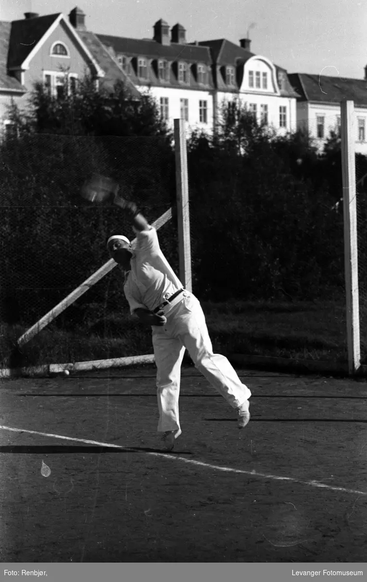 Tennis på Levanger stadion. 