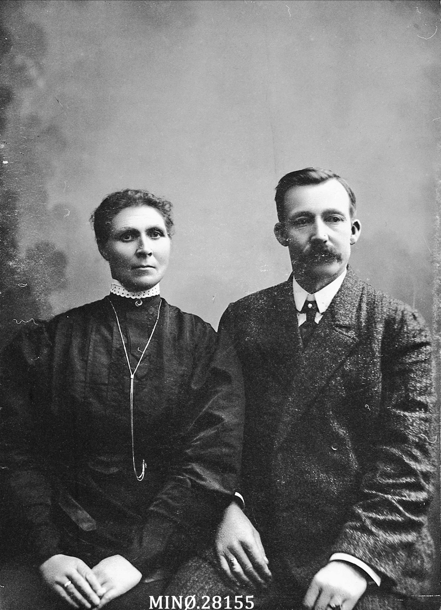 Portrett av ektepar - Anne og Martinius Bakken (eller Bakker)