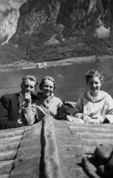 "Eikesdalen sommeren 1937".Eikesdalsvatnet ved Øverås/Mering