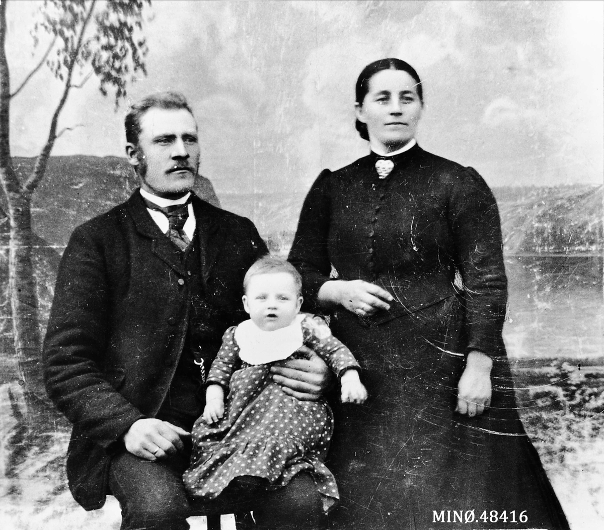 Sivilhaug nordre. Ola Larson f. 1861, gift med Inger Toline Eriksdatter fra Nordigarden, født 1864