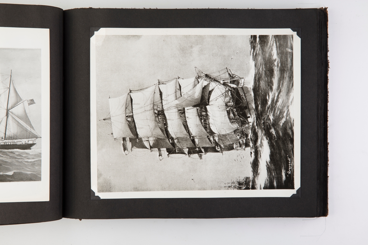 89 fotografier samlet og gitt av Odd Sønning. Foto av seilskip, havnebilder, redningstjeneste og grunnstøting. Diverse utenlandske seilskip, bl.a. fotografier av Jack Spurlings malerier.