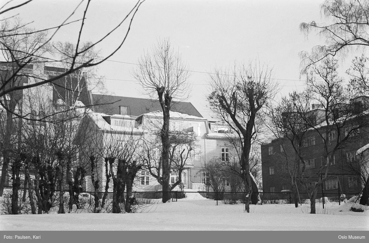 Løkken Frihedssæde, hage, Kristelig Gymnasium, boligblokk, snø